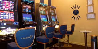 me777 login casino mobile interface showing slot and live dealer options for Philippine users